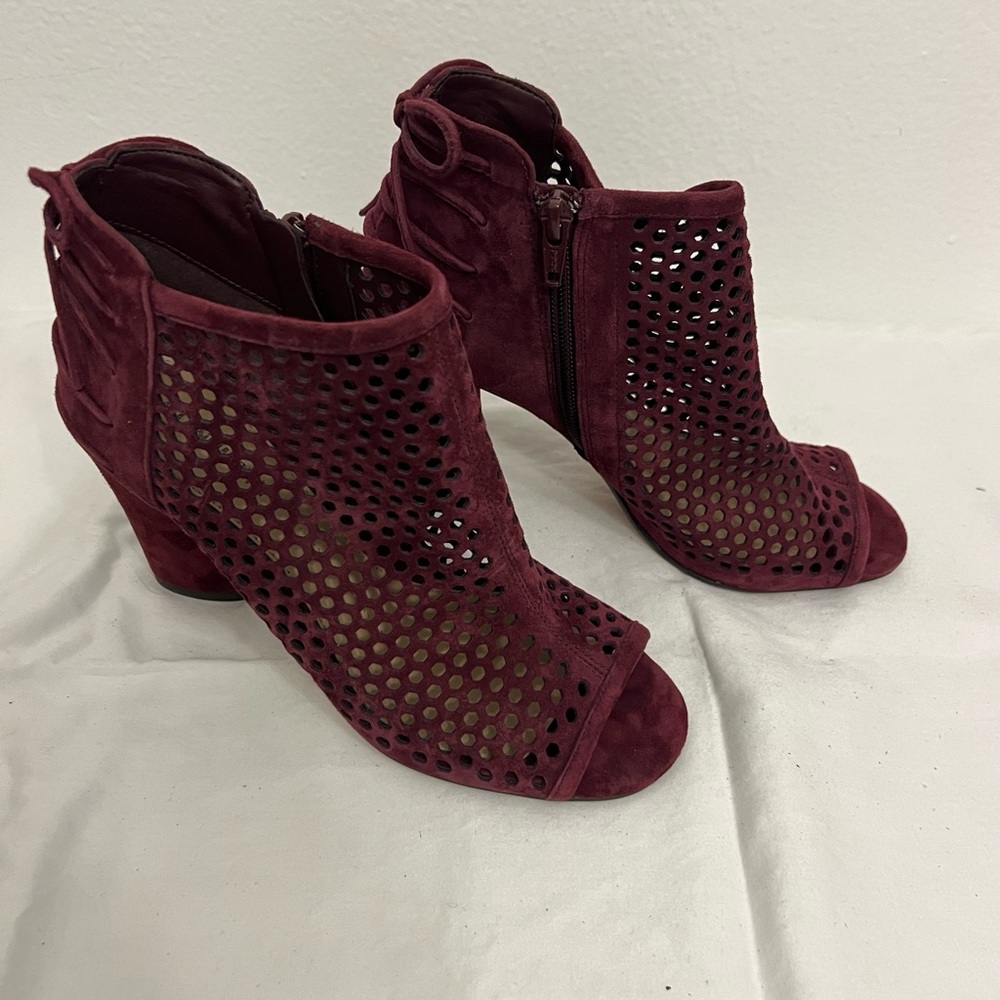Ladies high heel shoes Gianni Bini size 7